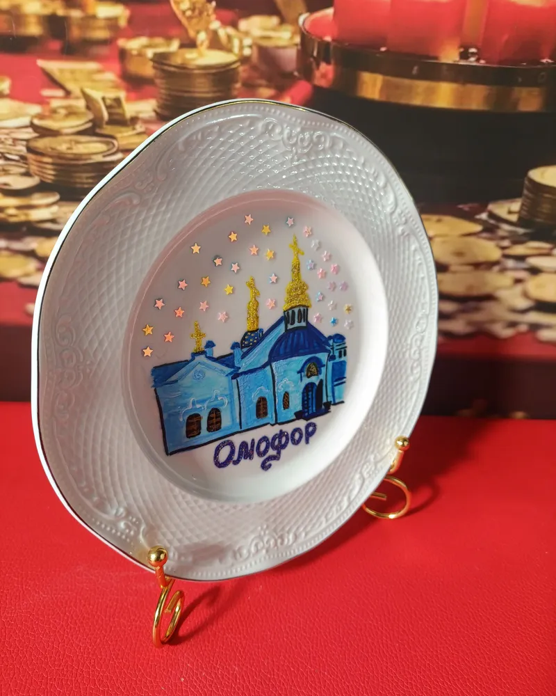 Фарфоровая тарелка декоративная — Белая