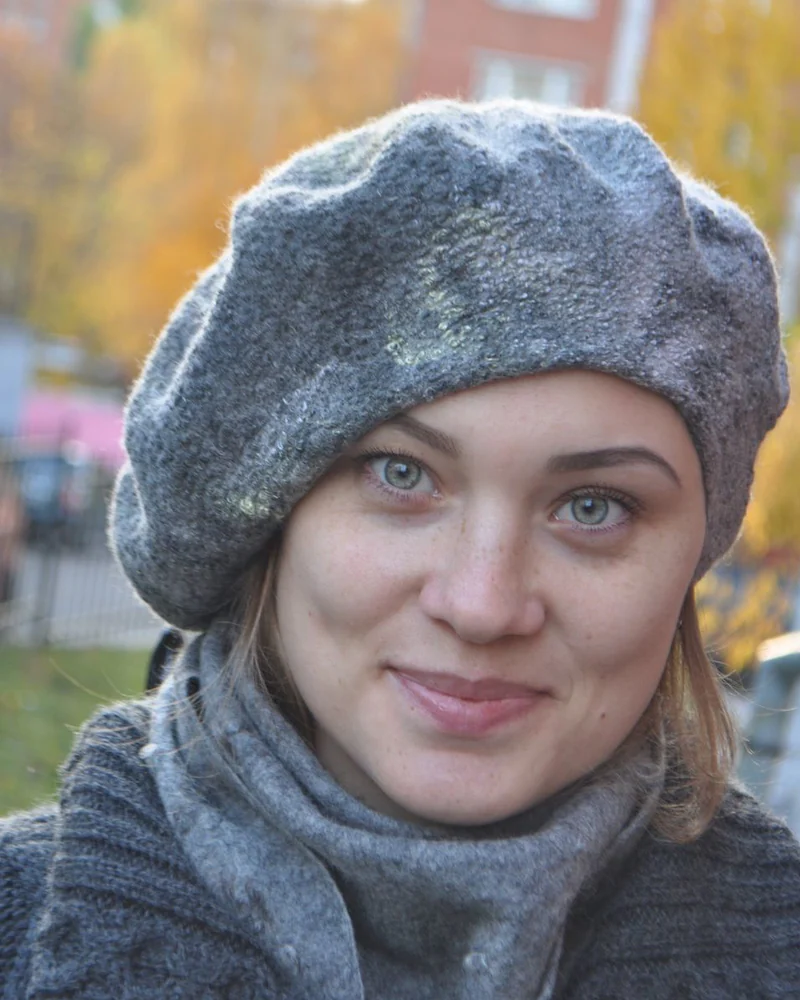 Валяный берет "Два оттенка серого и лимон"
