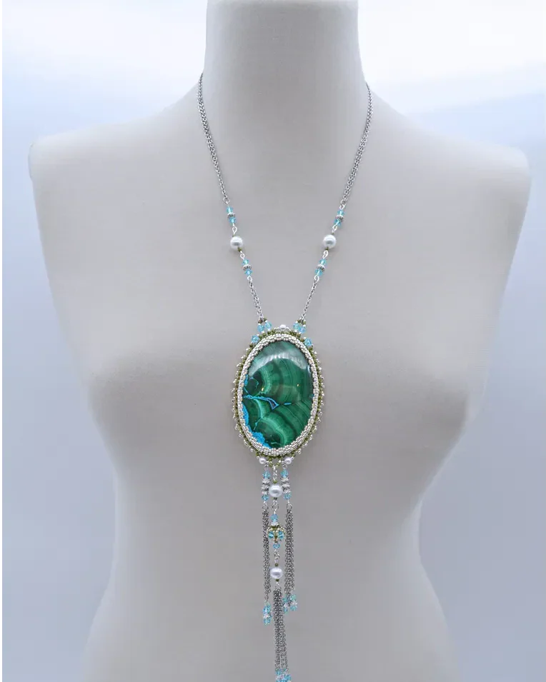 Кулон ручной работы с малахитом и Swarovski