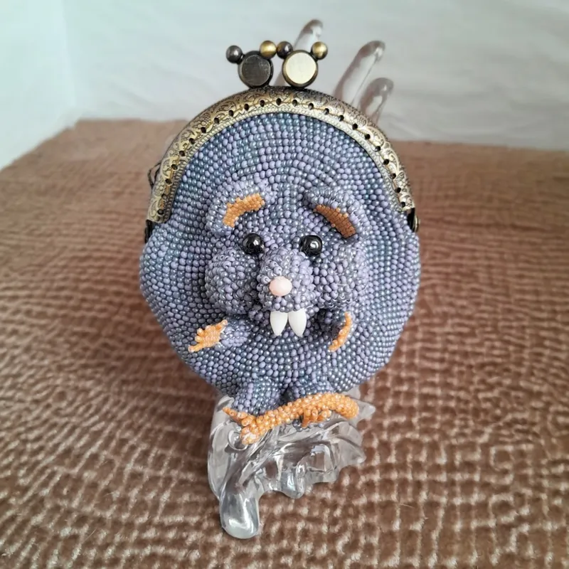 Кошелёк «Мышелёк» из бисера, серый