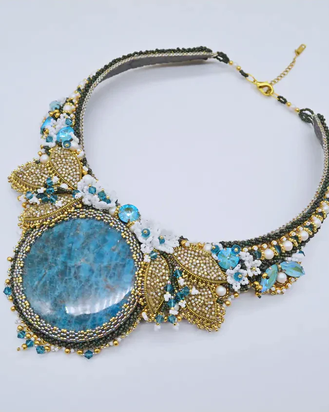 Авторское колье с бразильским апатитом и Swarovski