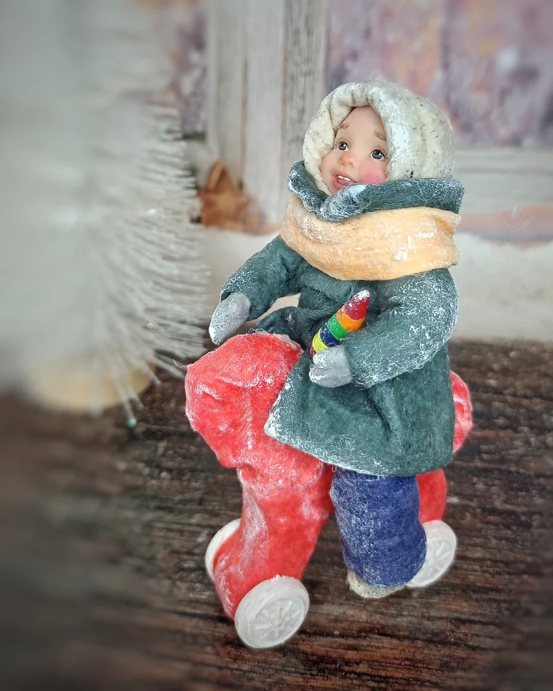 Ватная ёлочная игрушка "Мальчик на лошадке"