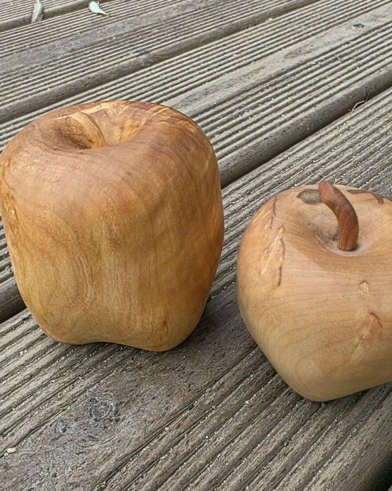 Яблоко из карельской березы