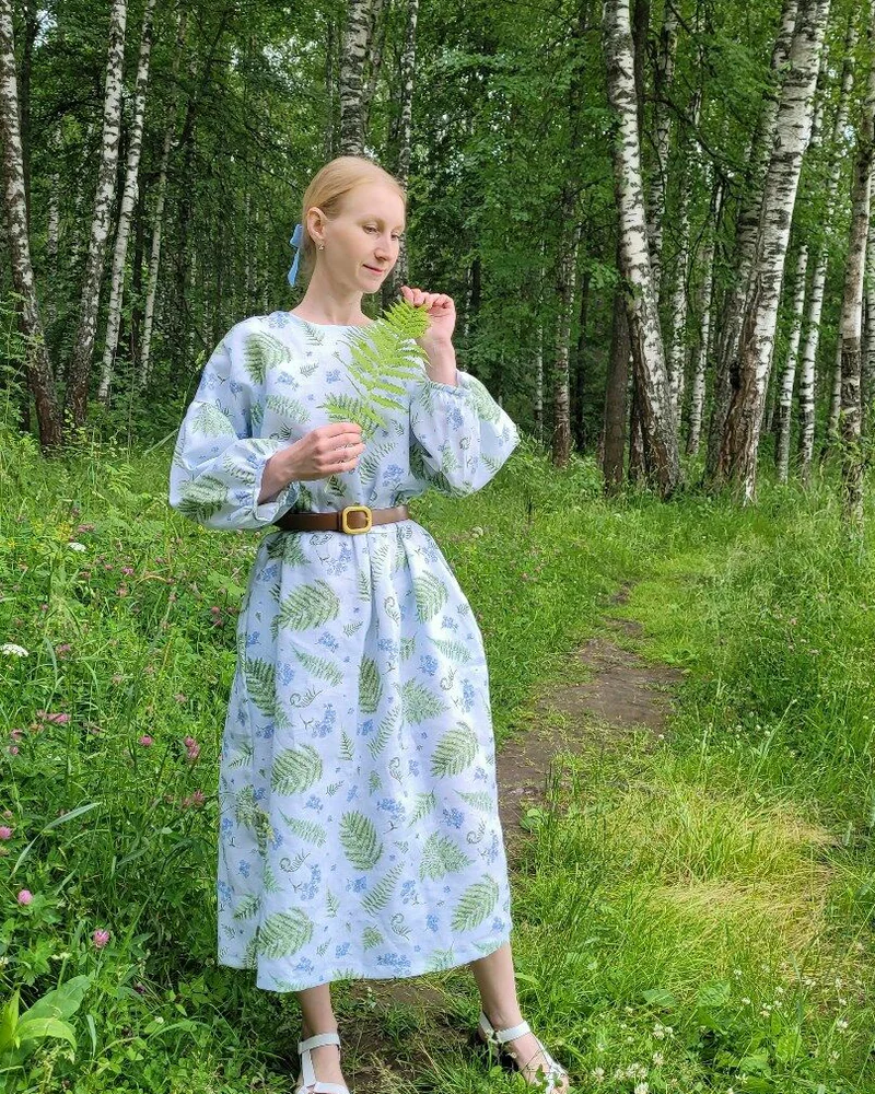 Платье льняное с незабудками, голубое
