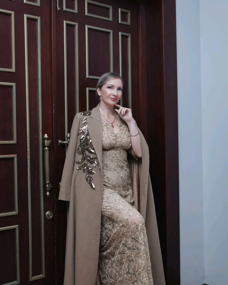 Пальто Драгоценная женщина с ручной вышивкой
