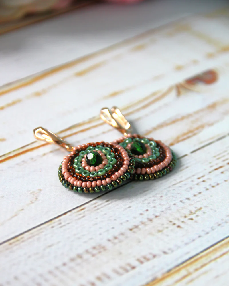 Серьги из бисера — Зеленый/Коричневый