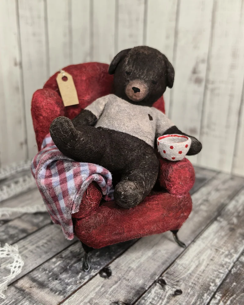 Ватная игрушка "Мишка в кресле"
