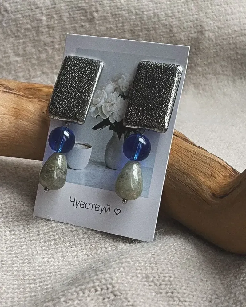Серьги из лабрадорита и ювелирного стекла