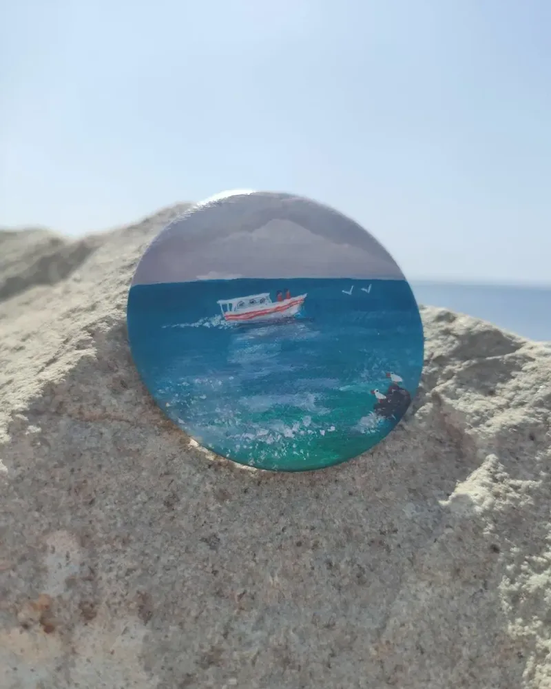 Брошь Катер в море 2. Миниатюра на Холсте. Морской пейзаж — Брошь
