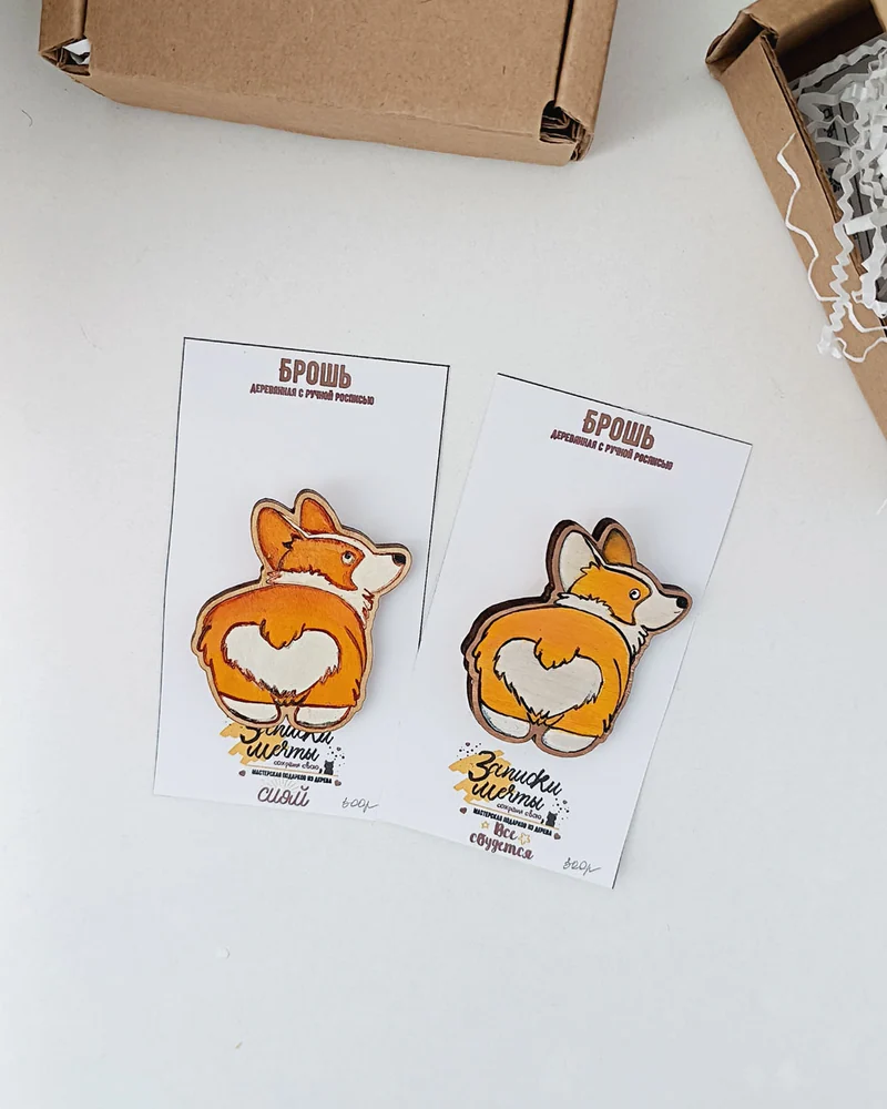 Значок из дерева "корги"