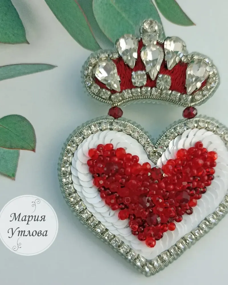 Брошь «Королевское сердце», красно-белая