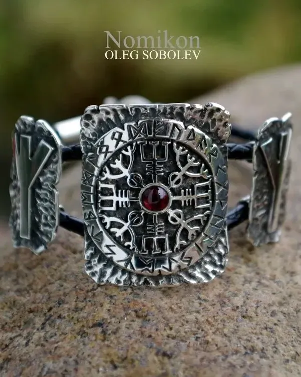 Рунический браслет с Агисхьяльмом (Шлемом Ужаса) — Основной