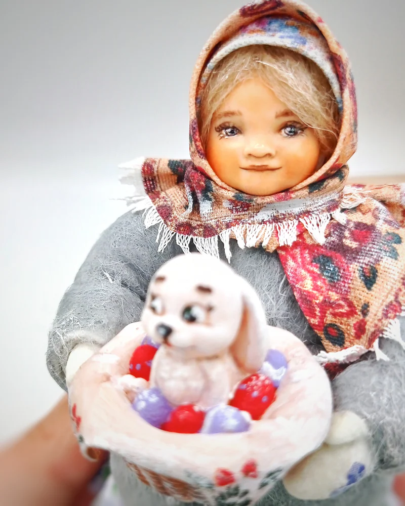 Пасхальная ватная игрушка "Алёнка с корзинкой"