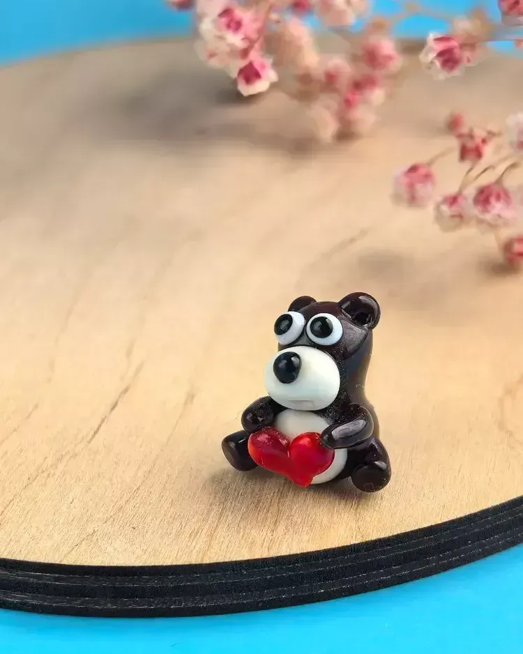 Стеклянная фигурка «Мишка бурый» — С сердечком