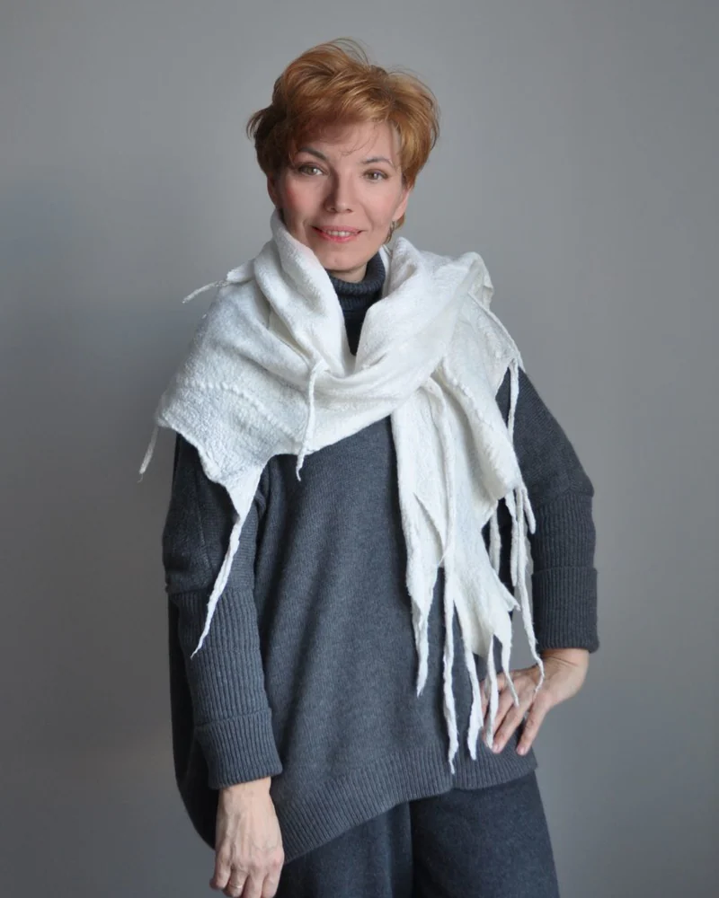 Валяный шарф "Crazy white"