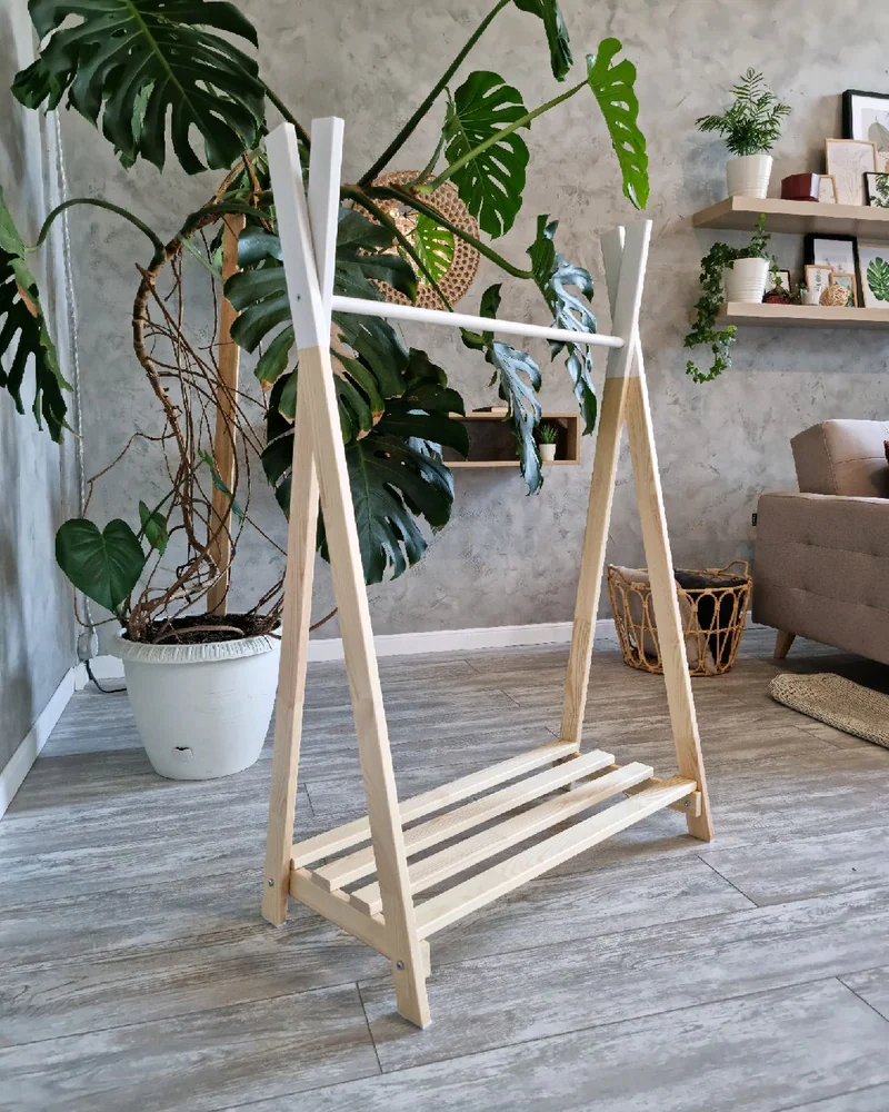 Напольная детская вешалка из сосны