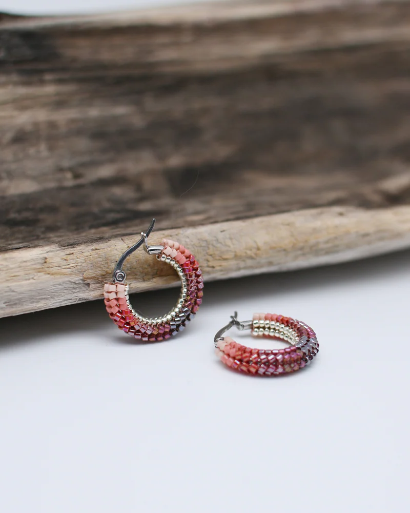 Серьги-кольца из бисера — Красный градиент