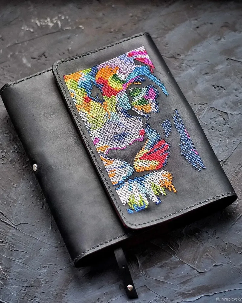Кожаная обложка-органайзер в стиле Pop-art Lion — Чёрный