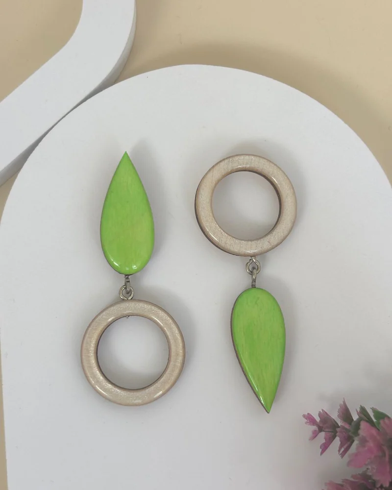 Серьги большие.Серьги из дерева асимметричные