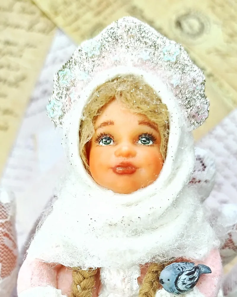 Ватная ёлочная игрушка Снегурочка "зовущая птиц"