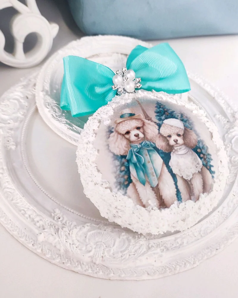 Ёлочная игрушка в форме медальона