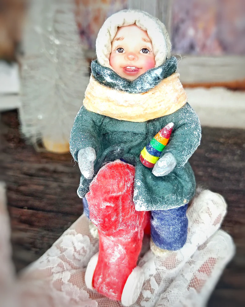 Ватная ёлочная игрушка "Мальчик на лошадке"