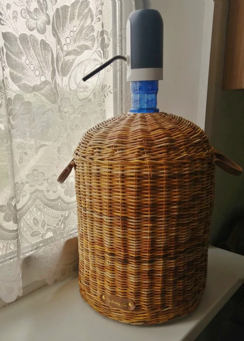 Плетеный чехол для бутыли с помпой