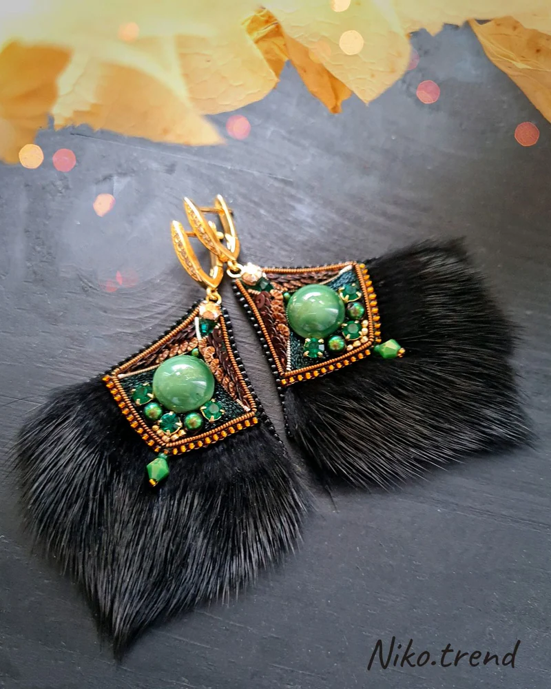 Серьги с мехом норки, вышитые бисером, зелёный