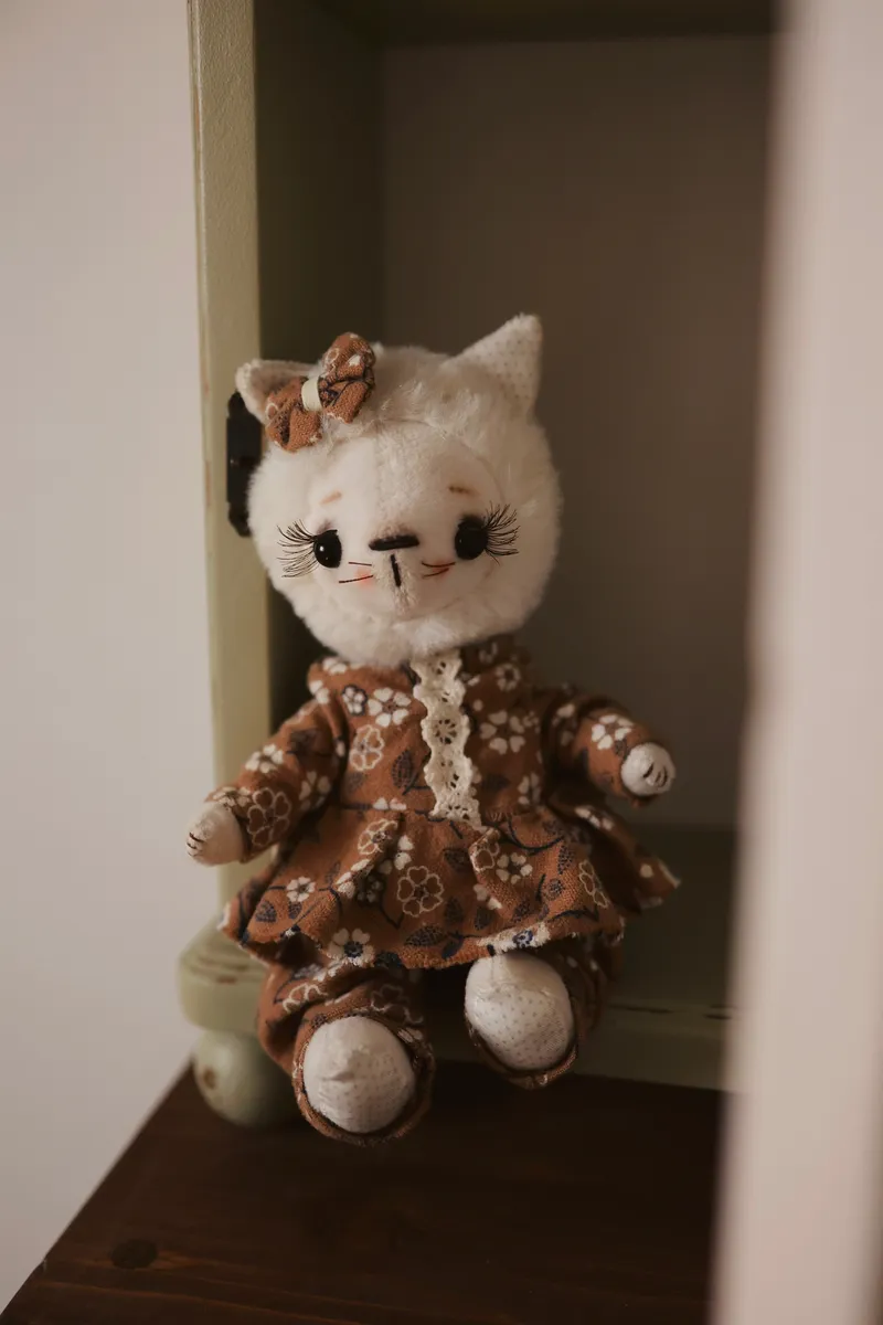 Бежевая кошечка, 18 см