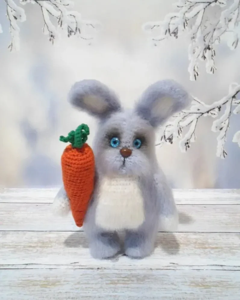 Заяц Ушастик, вязаная игрушка — голубой