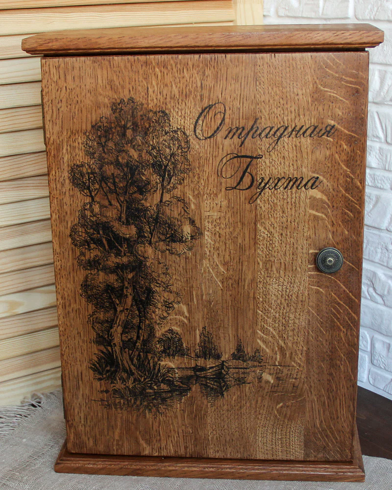 Ключница из ясеня с дверкой «Бухта Отрадная» — Основной