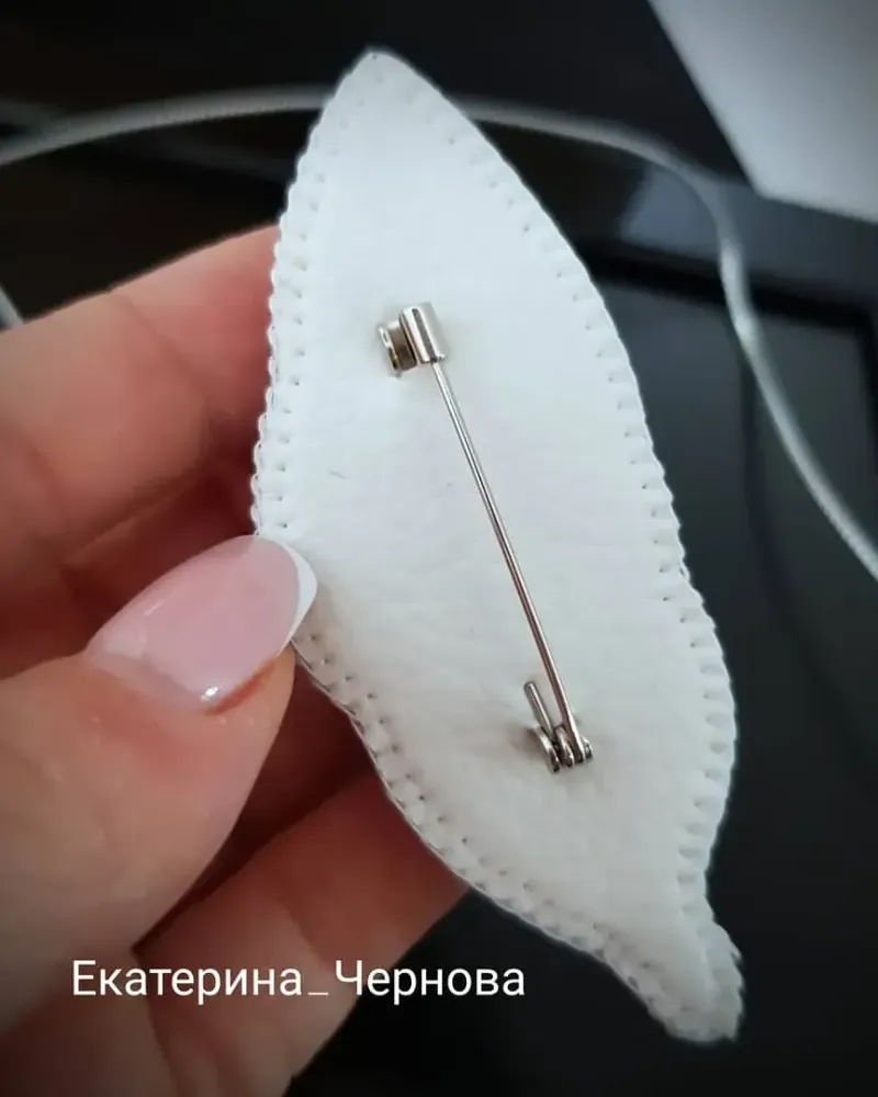 Брошь «Перо цвета неба», голубая