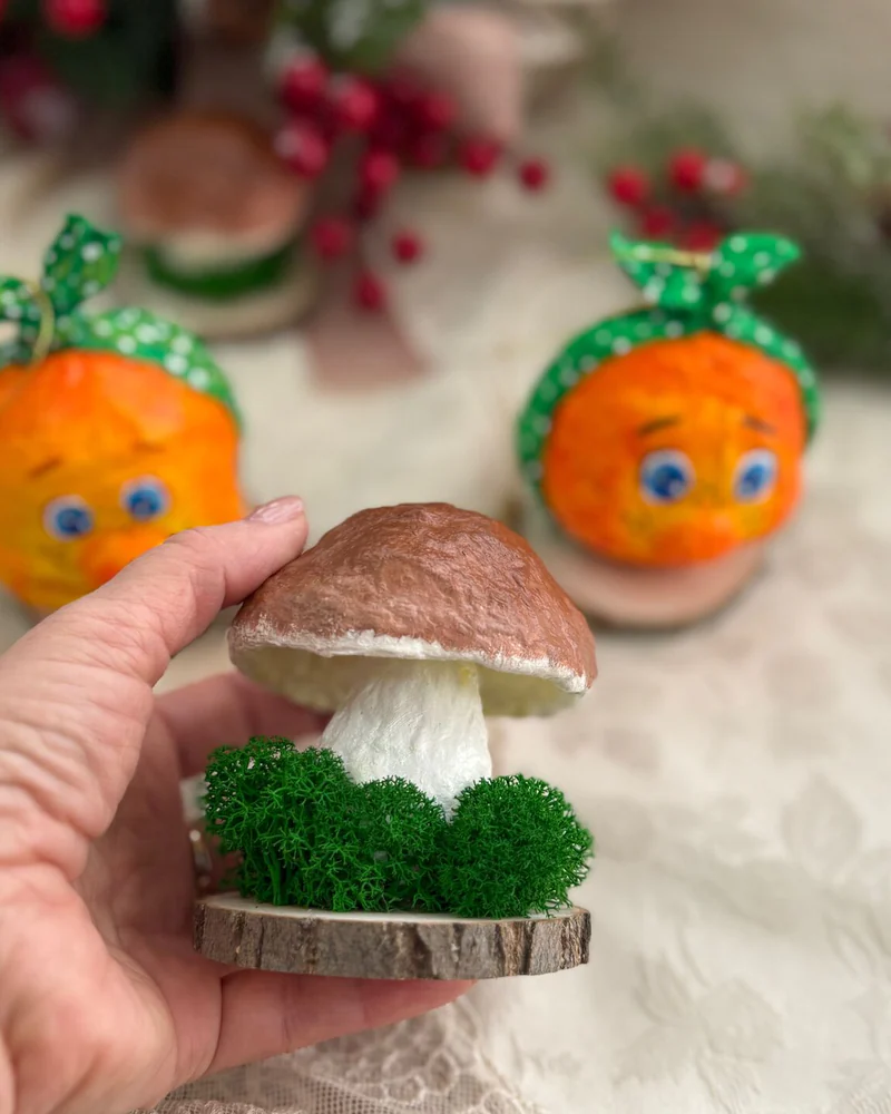 Ёлочные игрушки. Ватная игрушка Колобок — жёлтый