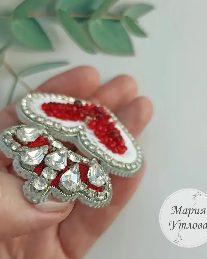 Брошь «Королевское сердце», красно-белая