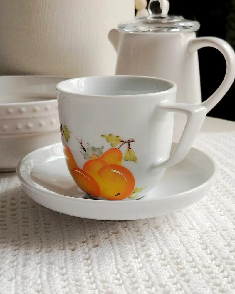 Кофейная пара с грушами и пчёлкой