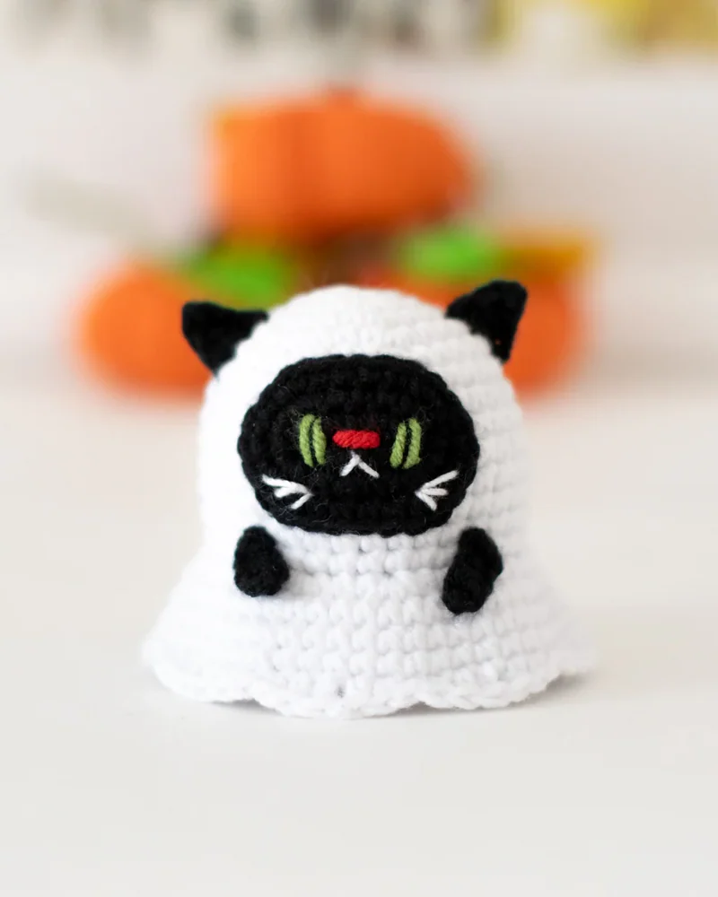 Кот приведение вязаная игрушка