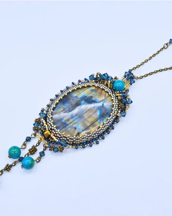 Кулон ручной работы с лабрадором и Swarovski