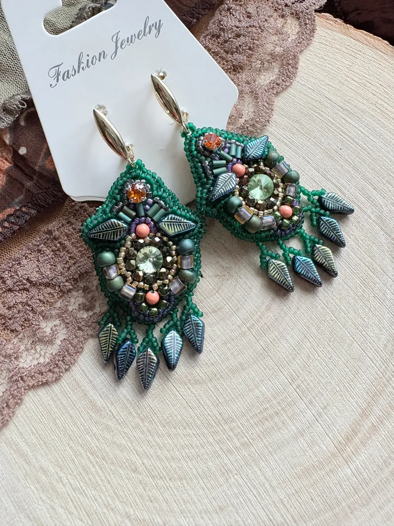 Серьги вышитые с бахромой, зелёные