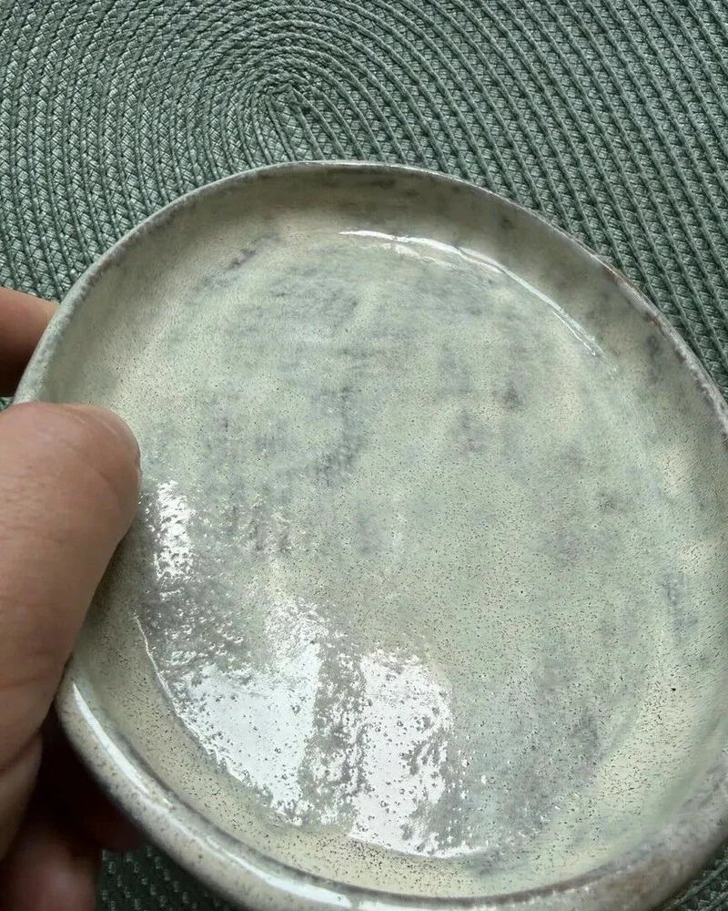 Овальный поднос, бежевая глазурь, 20 × 14 см — керамика ручной работы