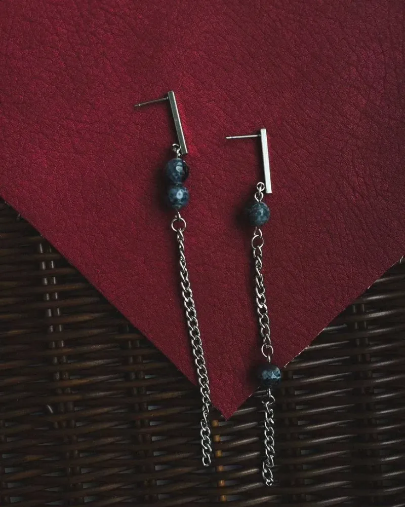 Асимметричные серьги из коралла
