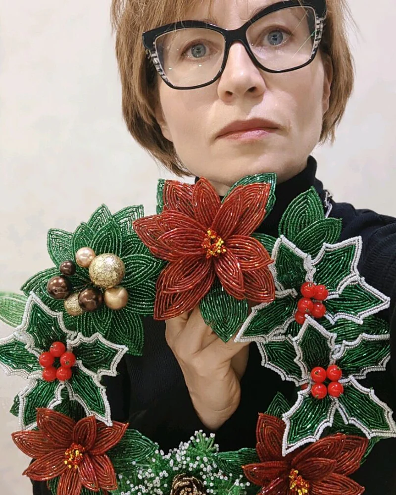 Новогодний венок на дверь из бисера, 34 см