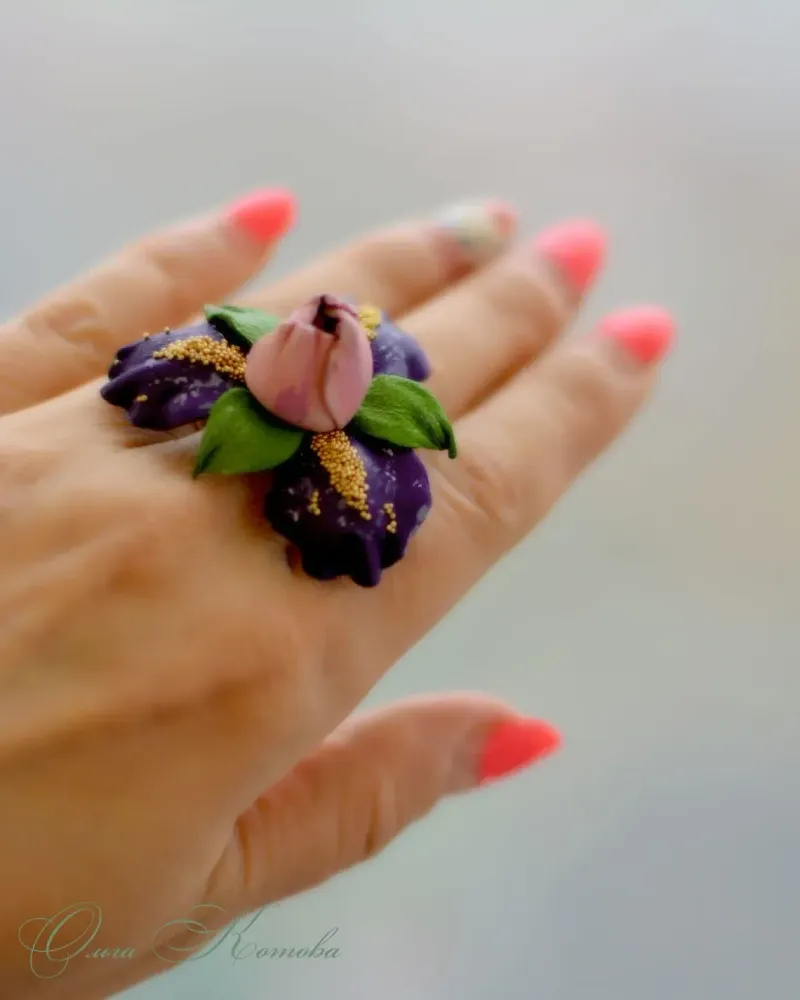 Серьги цветы из кожи Фиолетовые ирисы подарок жевушке