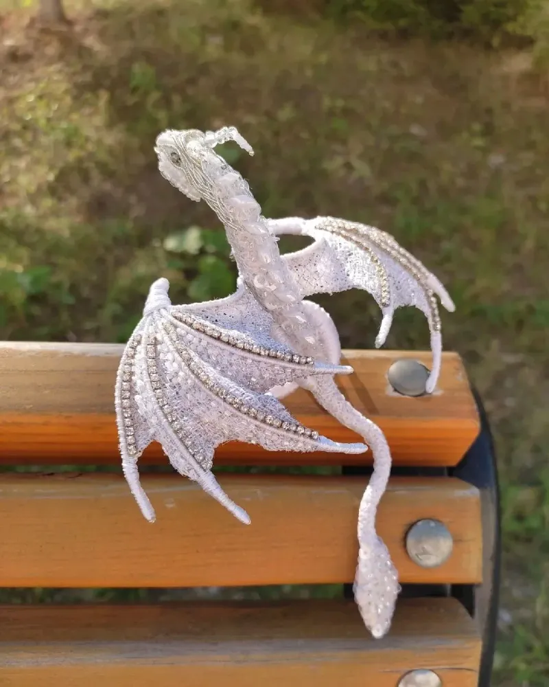 Брошь «Ice Dragon», белая — Основной