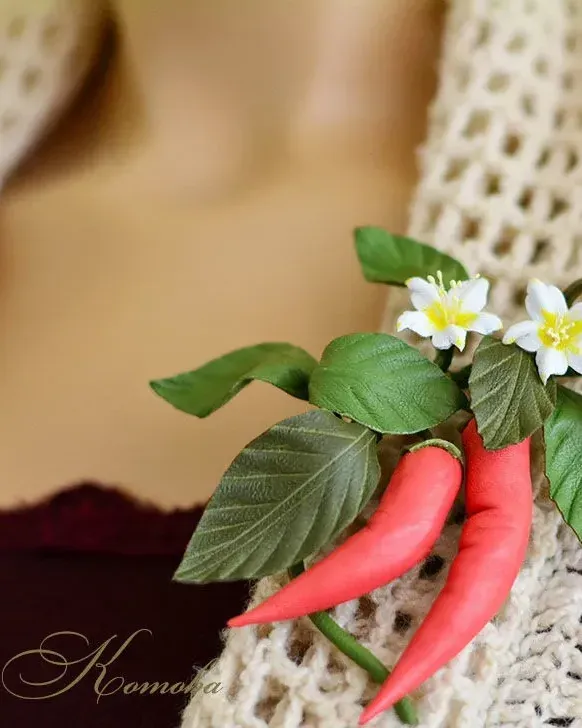 Красные перчики Брошь из кожи яркое