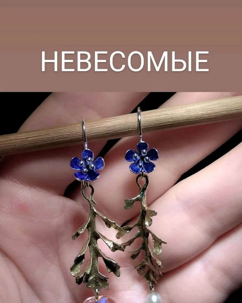 Лёгкие серьги "Нежность" — зелёный с синими цветами — Зелёный с синими цветами