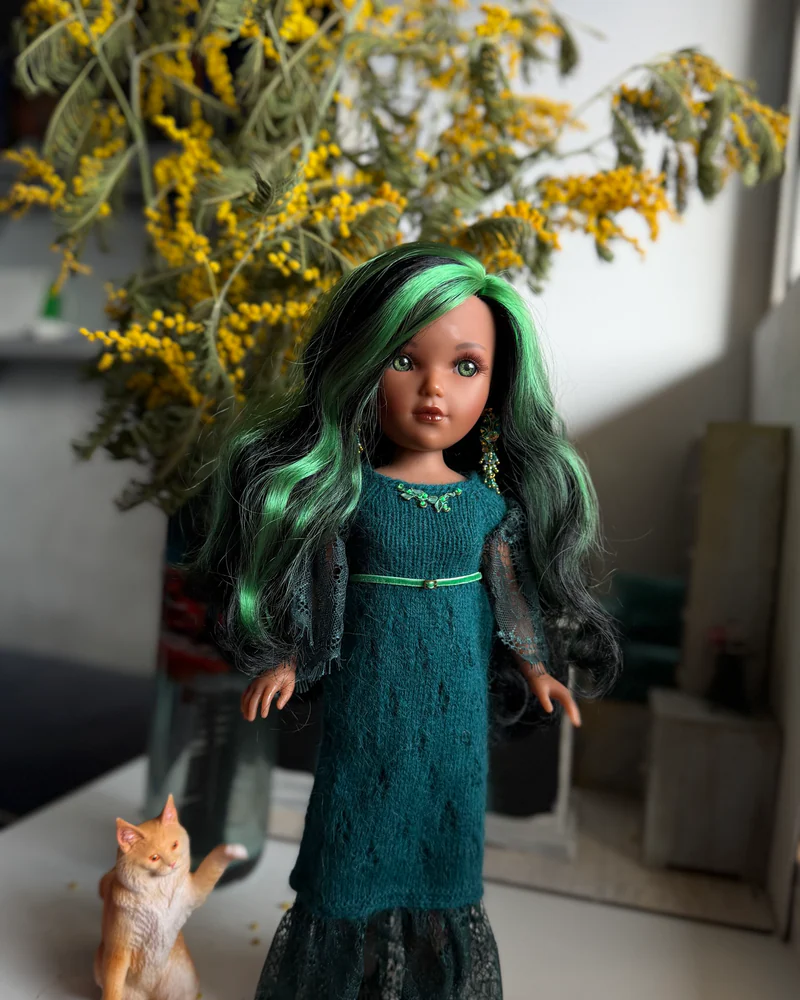 Вязаное платье с кружевом шантильи для куклы Видал Рохас 41 см