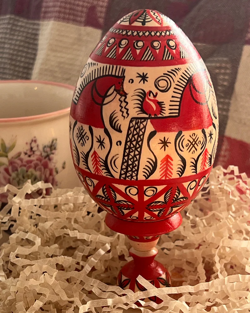 Расписное яйцо на подставке