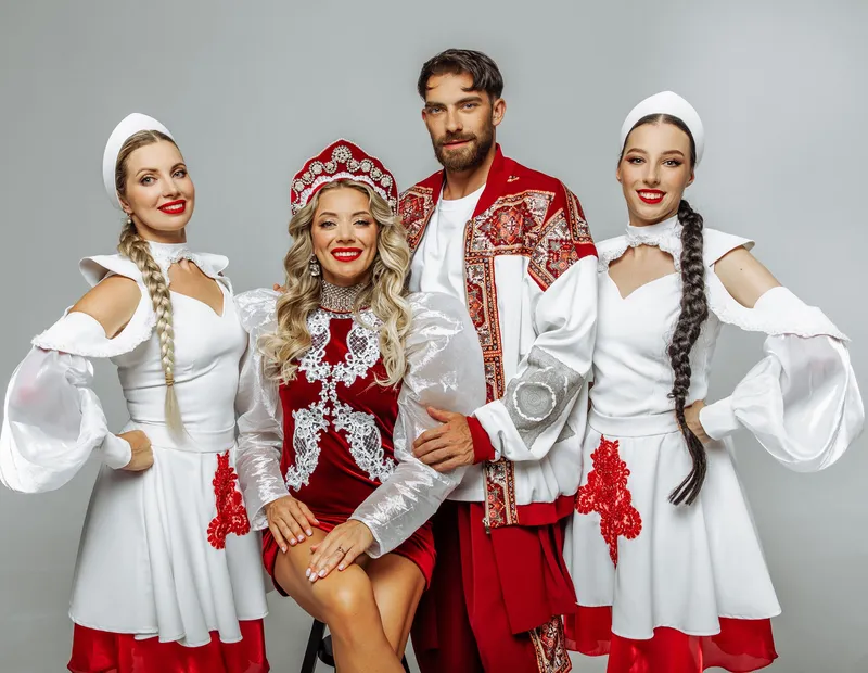 Кокошник сценический — Красный