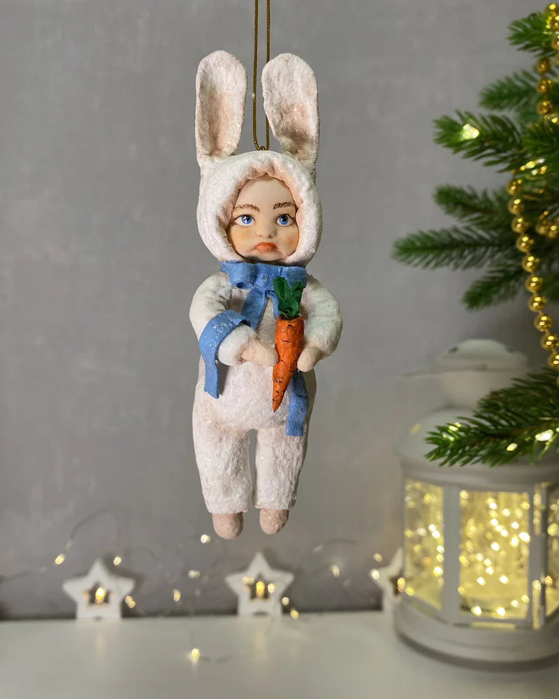 Ёлочная игрушка «Мальчик-зайчик»