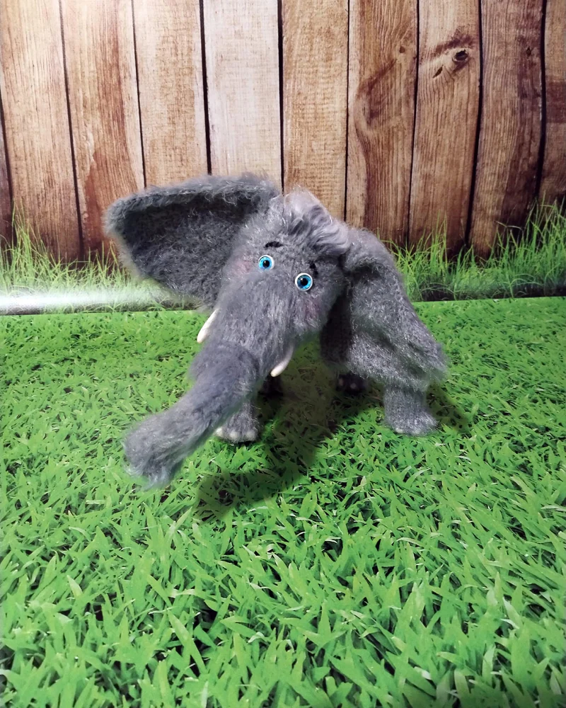 Слон вязаный, интерьерная игрушка